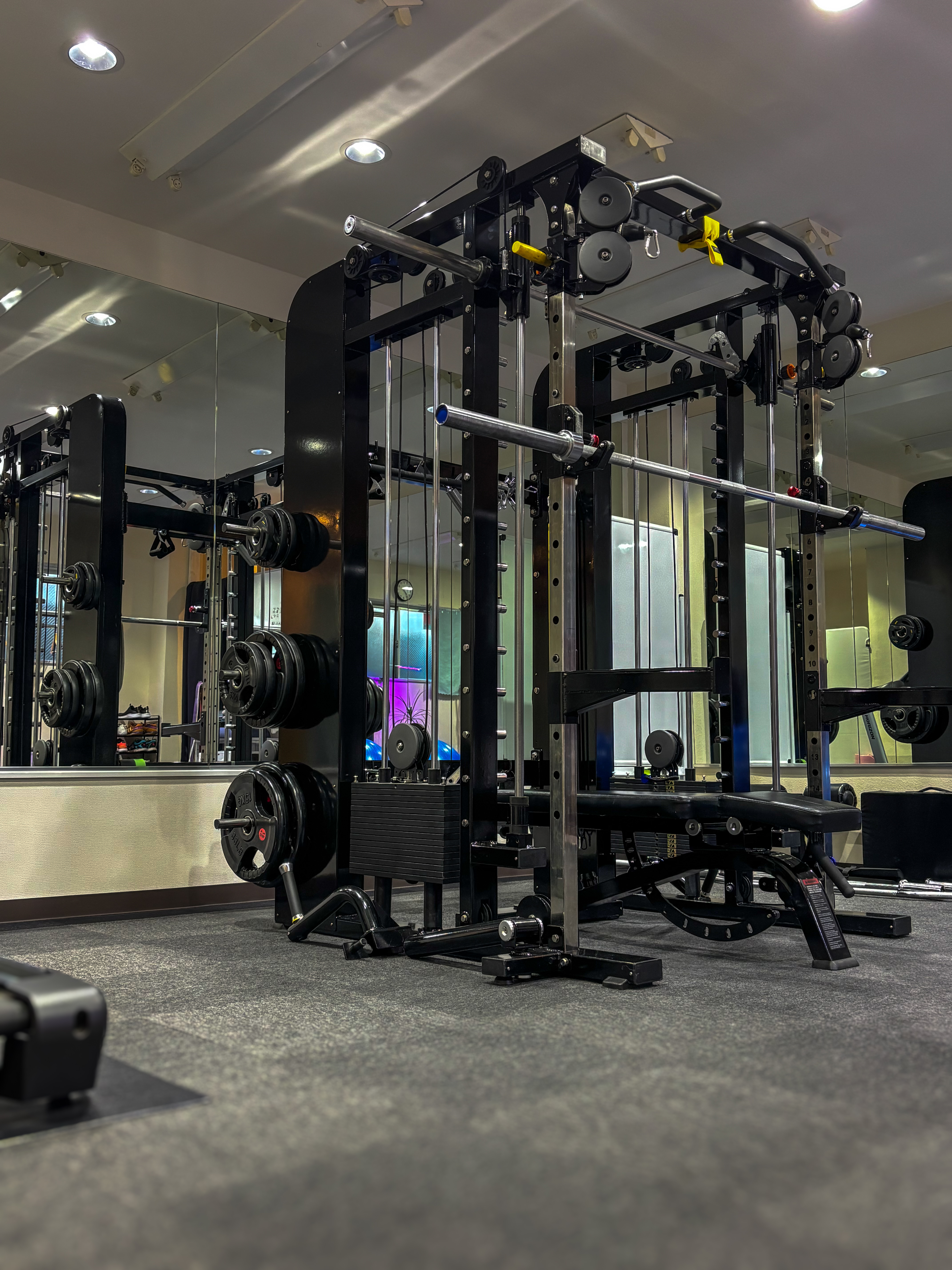 N.A.C.S Fitness のトレーニング設備 スミスマシン